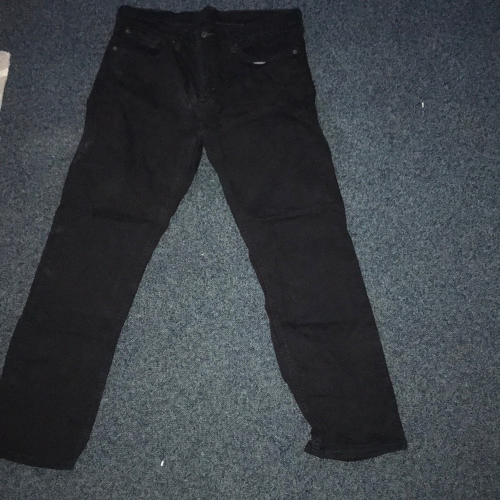 Men’s black Levi jeans